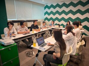 こども誰でも通園制度に関する保育士の会議風景